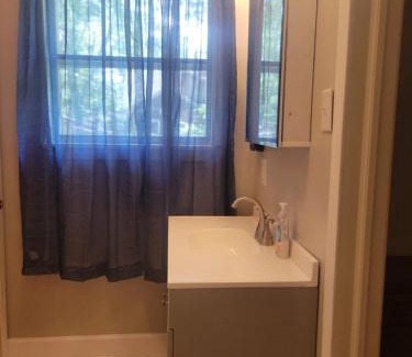 Lumberton Apartamento | Central located large home on quiet wooded street