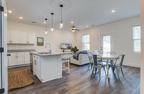 Hanahan Casa | Central location - Dog Friendly w/ YARD! #3