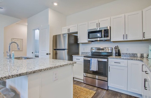 Hanahan Casa | Central location - Dog Friendly w/ YARD! #3