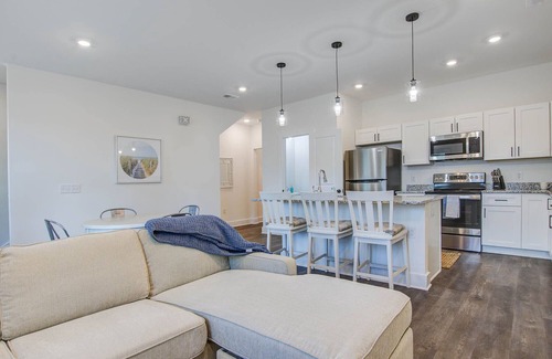Hanahan Casa | Central location - Dog Friendly w/ YARD! #3