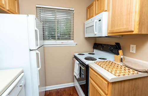 Hanahan Condominio | Central Location in North Charleston