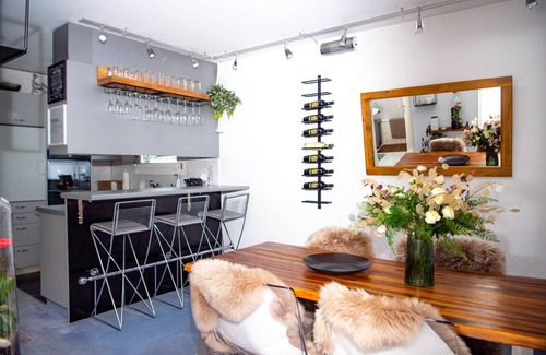 Davos Apartamento | Central location! Modern and secret apartment.