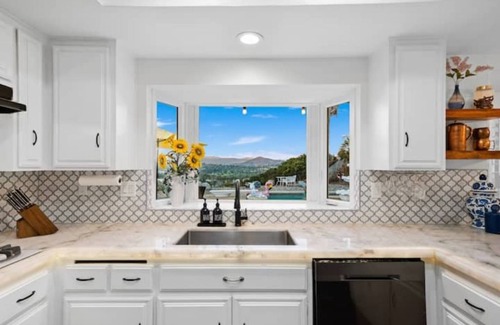 Kit Carson Casa | Central Location, Spectacular Views, Pool, Hottub