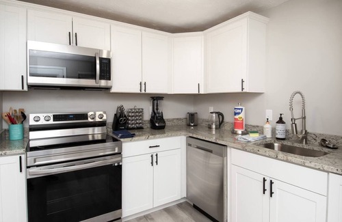 Huber Heights Casa | Central Location-Patio-Fenced Yard-Pet Friendly
