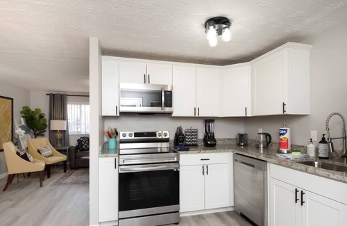 Huber Heights Casa | Central Location-Patio-Fenced Yard-Pet Friendly