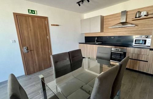 San Gwann Apartamento | ★ Central LUX Apartment ★ w/ POOL & 20m² terrace ➞