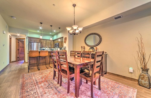 Woodwinds Casa | Casa de pueblo central de Mammoth Lakes con bañera de hidromasaje privada
