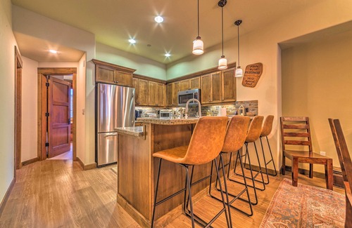 Woodwinds Casa | Casa de pueblo central de Mammoth Lakes con bañera de hidromasaje privada