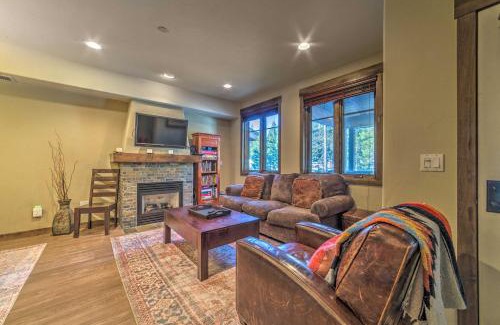 Woodwinds Casa | Central Mammoth Lakes Townhome about 1 Mi to Slopes