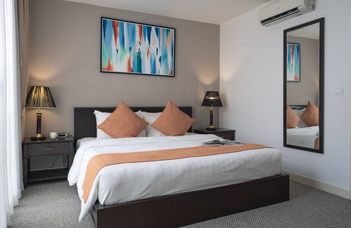 Daun Penh Hotel | Central Mansions