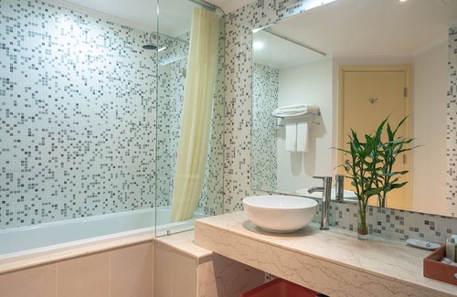 Daun Penh Hotel | Central Mansions
