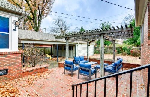 East Memphis Casa | Central Memphis Home MCM Decor, Walk to Midtown!