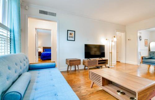 East Memphis Casa | Central Memphis Home MCM Decor, Walk to Midtown!