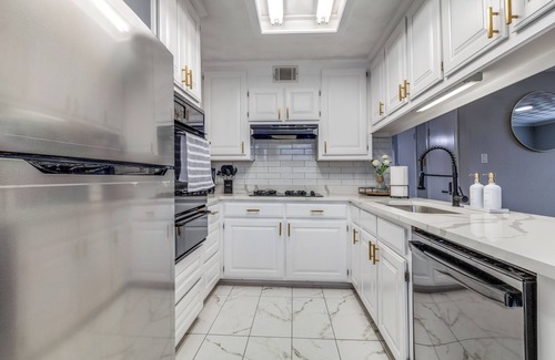 Haltom City Casa | Central Modern DFW Perfect for Families & Groups!