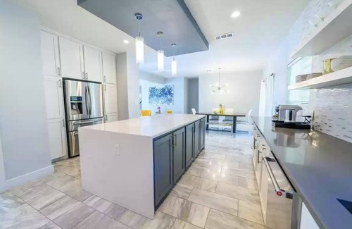 Ederville Casa | Central Modern Home in DFW Fort Worth Arlington