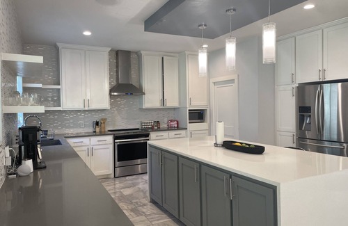 Ederville Casa | Central Modern Home in DFW Fort Worth Arlington