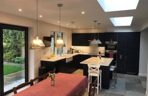 Helmsley Casa | Central Modern open plan house 3 ensuite bedrooms, dog friendly.