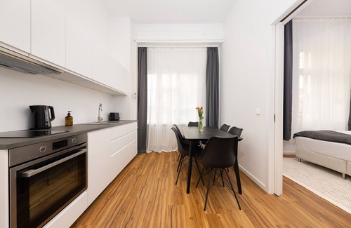 Gesundbrunnen Apartamento | Central Nests - Apartment for 6 guests with 2 full bathrooms