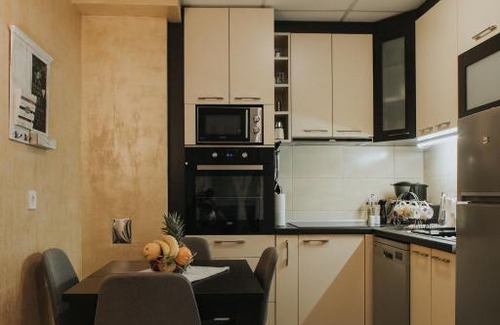 Grbavica Apartamento | Central New Apartment