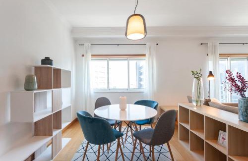 Parque das Nacoes Apartamento | Central Orient Residence - Modern, spacious and sunny! By the river!