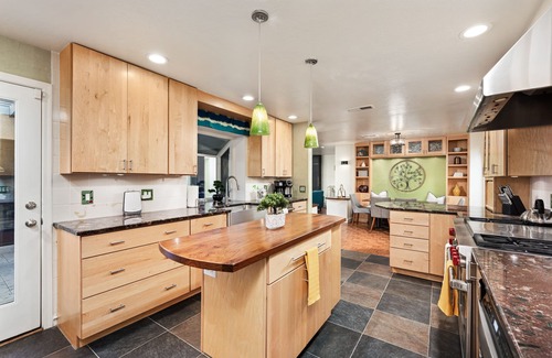 Alhambra Casa | Central Phoenix Hot Tub Swimming Cantina Firepit Pet Friendly