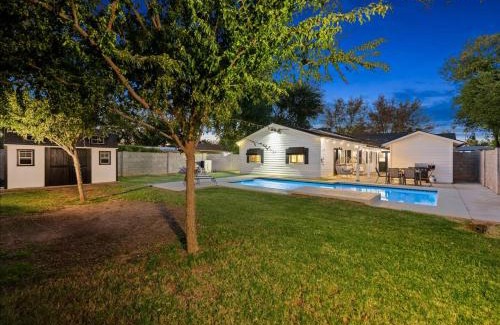 Camelback East Casa | Central Phx Cottage With Free Private Heated Pool!