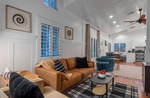 Camelback East Casa | Central Phx Cottage With Free Private Heated Pool!