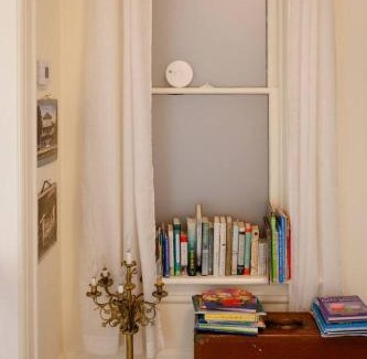 Prince Edward Apartamento | Central Picton Apartment, Sleeps 8; The Iron Horse
