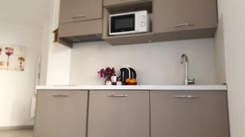 Les Baumettes Apartamento | Central place close to the beach AC air , WI FI, parking