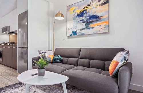 Eau Claire Apartamento | Central River Luxe, Gym