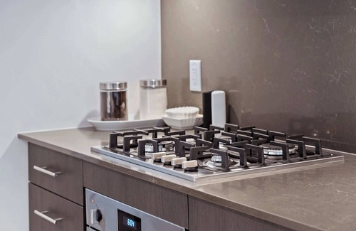Eau Claire Apartamento | Central River Luxe, Gym