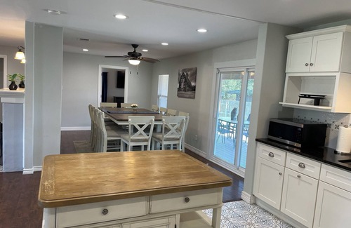 Terrell Hills Casa | Central SA Near Downtown & Zoo