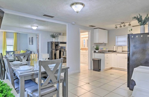 Sarasota Casa | Central Sarasota Home: 8 Mi to Siesta Key!