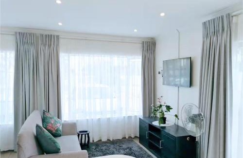 Alberton Casa | Central, Secure & Stylish Stay in Randhart
