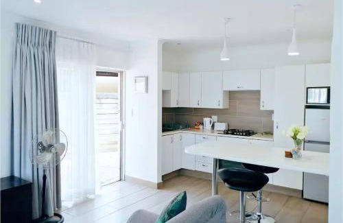 Alberton Casa | Central, Secure & Stylish Stay in Randhart