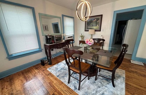 Akron Casa | Central Specious 3B 1.5B Blossom 6 miles Towpath 1