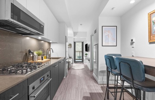 Eau Claire Apartamento | Central Stay | New, Gym, Parking, Laundry, AC