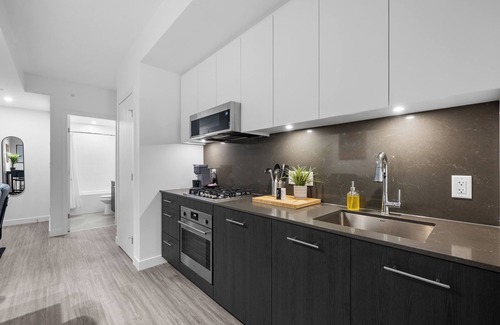 Eau Claire Apartamento | Central Stay | New, Gym, Parking, Laundry, AC