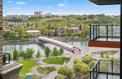 Eau Claire Apartamento | Central Stay | New, Gym, Parking, Laundry, AC