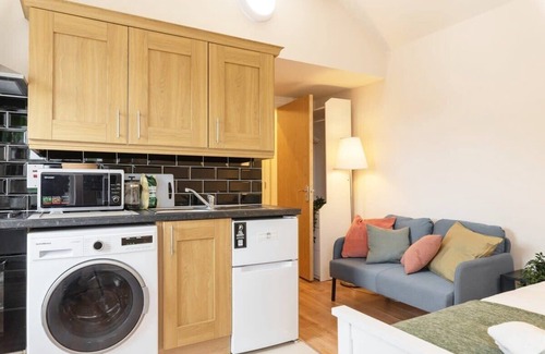 Dublin Apartamento | Central Studio Apartment Fast WiFi TV and Kitchen
