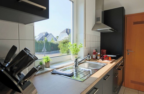 Korbecke Apartamento | Central, stylish and modern holiday apartment with balcony and box-spring beds