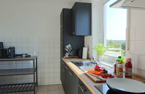 Korbecke Apartamento | Central, stylish and modern holiday apartment with balcony and box-spring beds