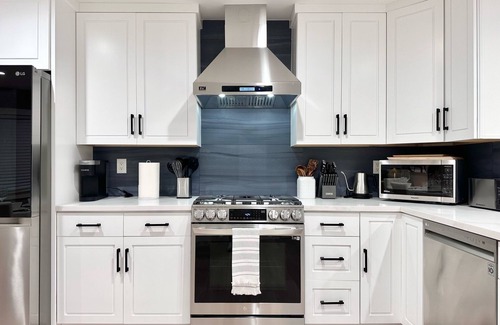 South Sundale Casa | Central Stylish New 3B2b with Pool in Fremont