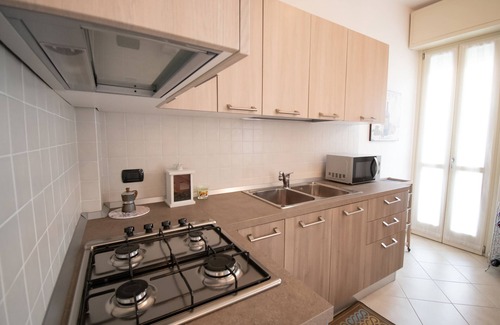 Moniga del Garda Apartamento | Central Suite Moniga
