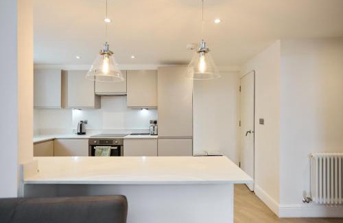 Tadworth Apartamento | Central Tadworth Terrace Flat - Split- level 2BDR