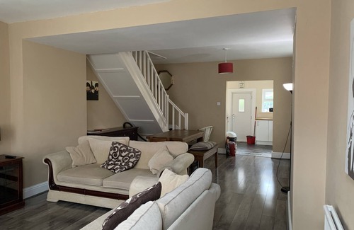 Liverpool Casa | Central to all Beatles attractions in heart of Woolton Village (free parking)
