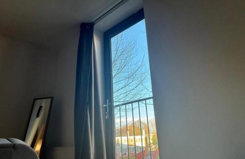 Deptford Apartamento | Central TV Bed Flat w Balcony for Contractors and Leisure