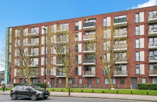 Deptford Apartamento | Central TV Bed Flat w Balcony for Contractors and Leisure