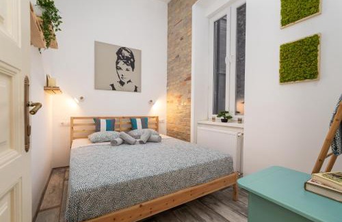 Csarnok negyed Apartamento | Central Vintage Loft - FREE Private Parking - Metro - Tram - AC