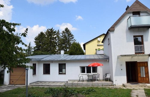 Favoriten Villa | Central-Vintage Villa with free Parking and 5min walk to Metro